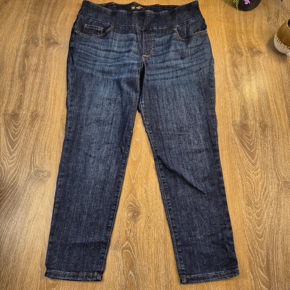Lee Jeans Plus Sz 18W Blue Denim Slim Fit Skinny Leg Mid Rise Comfy Pull On